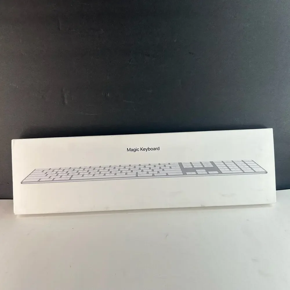 Apple Magic Keyboard with Numeric Keypad Silver MQ052LL/A Wireless A1843